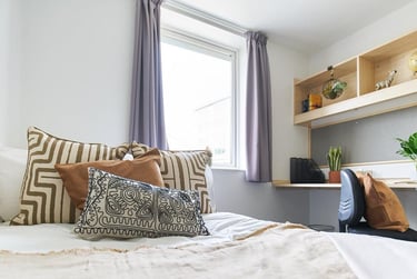 1 bed house, De Walden Way, City Centre, Bradford, BD71BD - Image 1